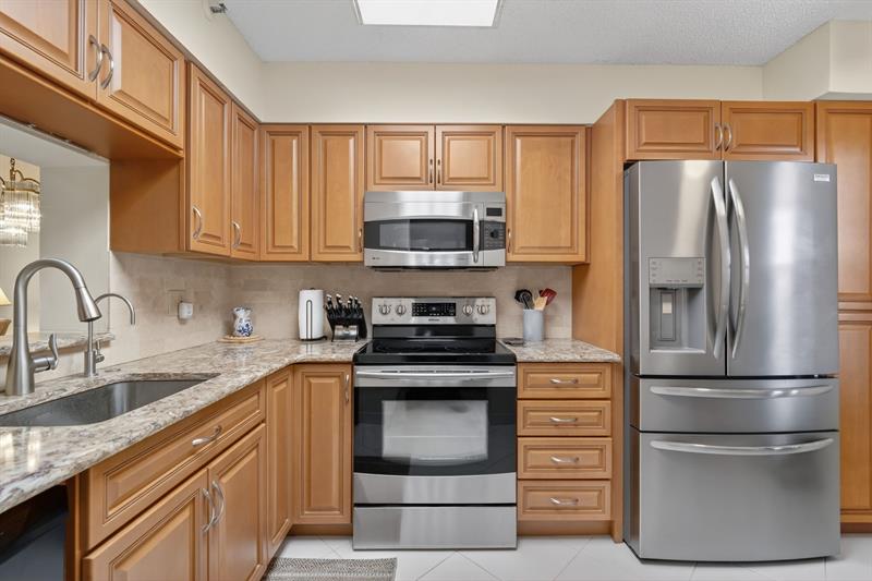 6866 Huntington Lane Delray Beach FL 33446