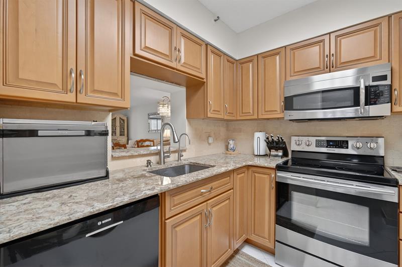 6866 Huntington Lane Delray Beach FL 33446