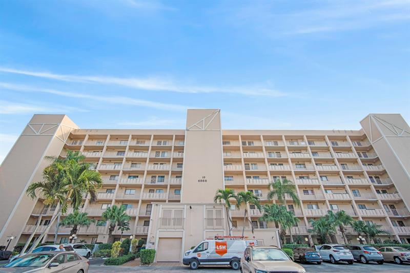 6866 Huntington Lane Delray Beach FL 33446