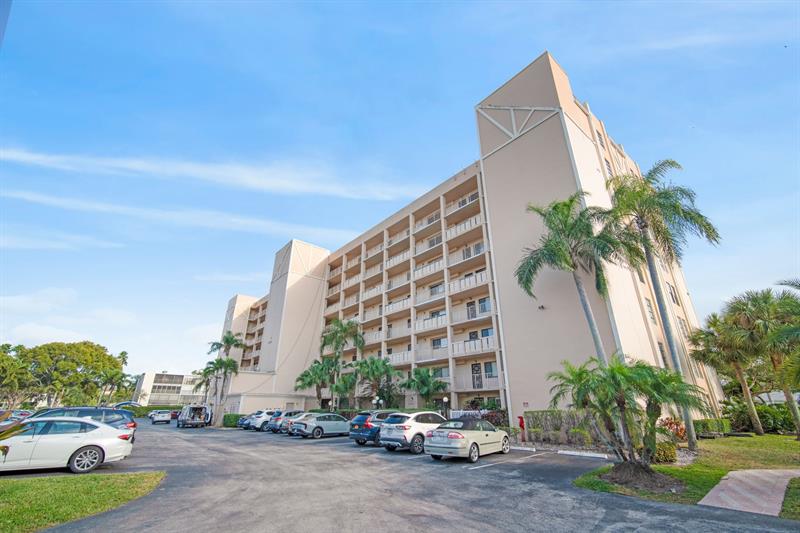 6866 Huntington Lane Delray Beach FL 33446