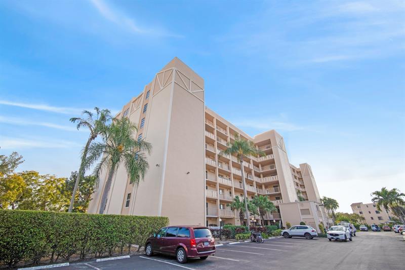 6866 Huntington Lane Delray Beach FL 33446