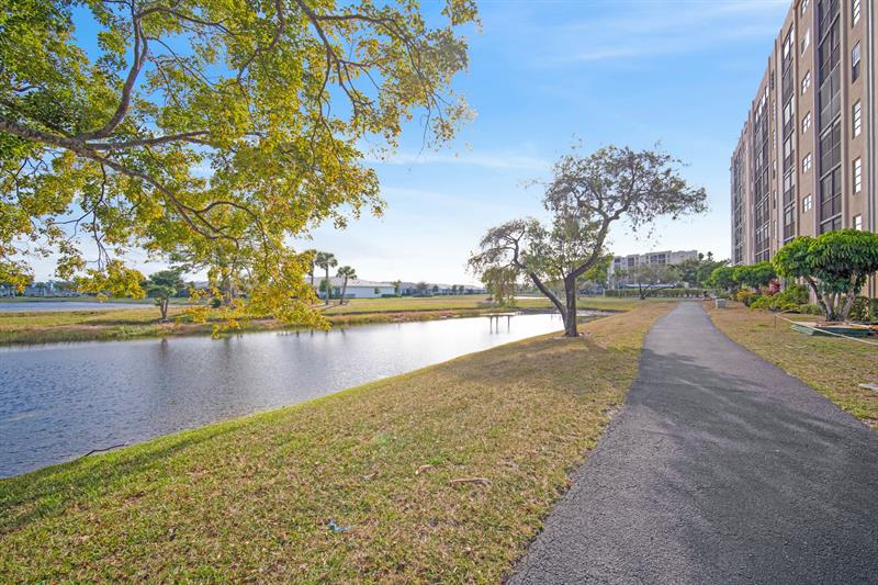 6866 Huntington Lane Delray Beach FL 33446