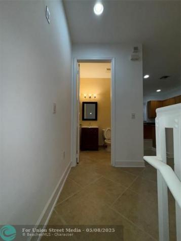 1033 NE 17th Way Fort Lauderdale FL 33304