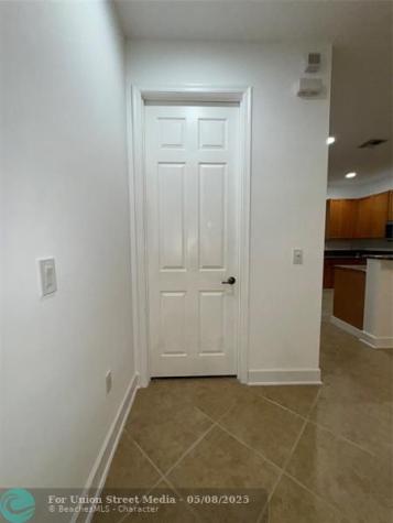 1033 NE 17th Way Fort Lauderdale FL 33304