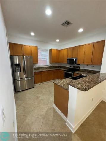 1033 NE 17th Way Fort Lauderdale FL 33304
