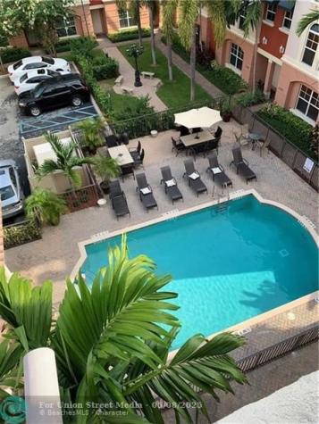 1033 NE 17th Way Fort Lauderdale FL 33304