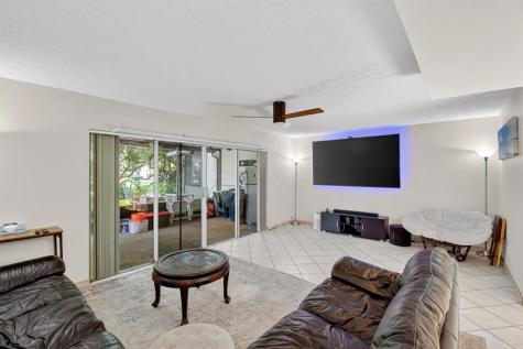 2236 Nova Village Drive Davie FL 33317