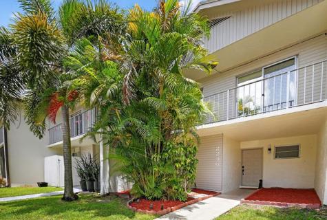 2236 Nova Village Drive Davie FL 33317