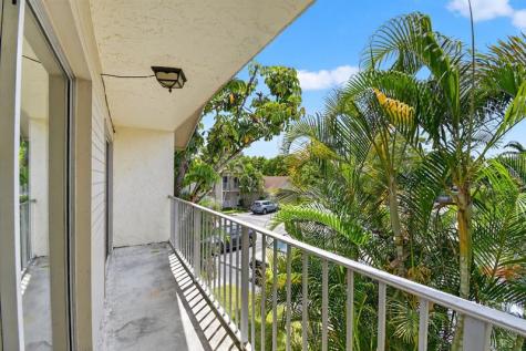 2236 Nova Village Drive Davie FL 33317