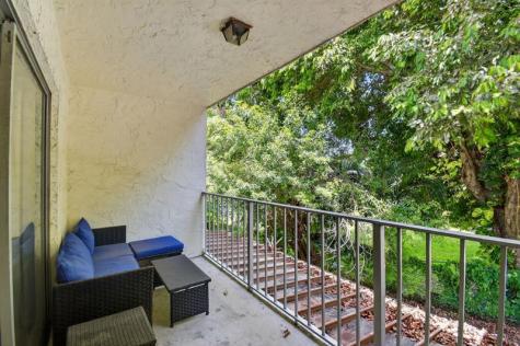 2236 Nova Village Drive Davie FL 33317