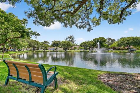 2236 Nova Village Drive Davie FL 33317