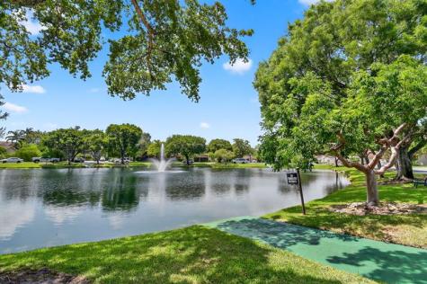 2236 Nova Village Drive Davie FL 33317