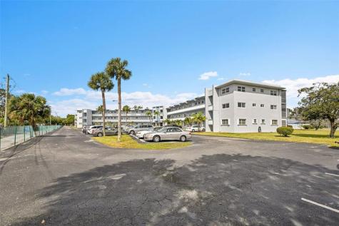 2223 Park Lane Hollywood FL 33021