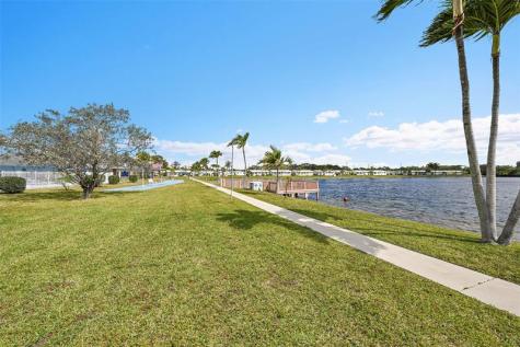 2223 Park Lane Hollywood FL 33021