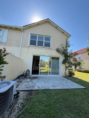 1161 Pinewood Lake Court Greenacres FL 33415