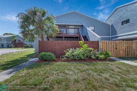 27 Crossings Circle Boynton Beach FL 33435