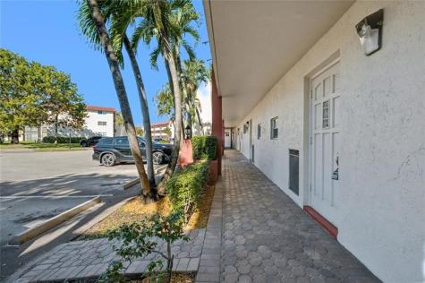 9320 S Hollybrook Lake Drive Pembroke Pines FL 33025