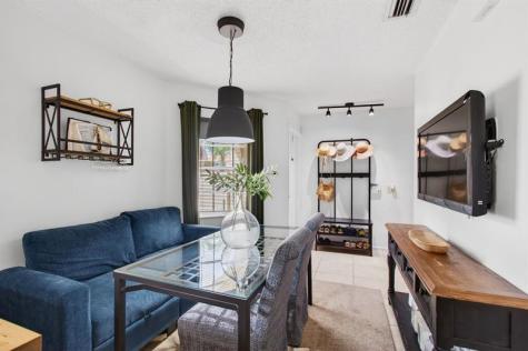 6621 Via Regina Boca Raton FL 33433