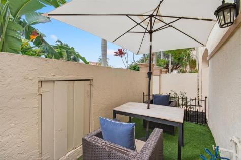 6621 Via Regina Boca Raton FL 33433