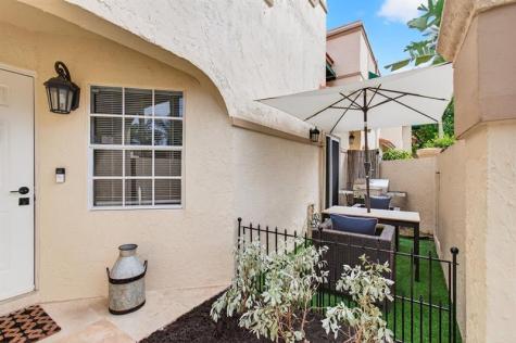 6621 Via Regina Boca Raton FL 33433