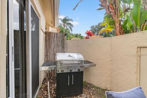 6621 Via Regina Boca Raton FL 33433