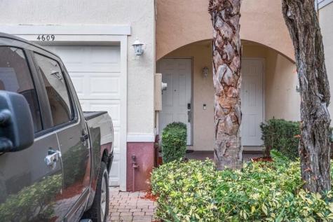 4609 SW 75th Way Davie FL 33314