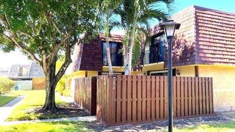 294 Arabian Road Palm Springs FL 33461