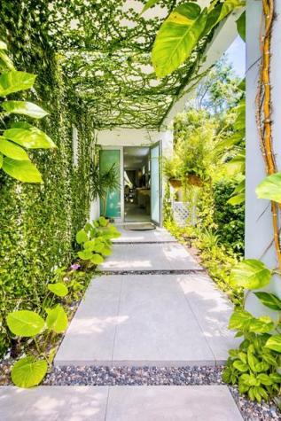 3037 Elizabeth Street Miami FL 33133