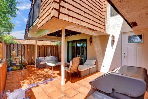 2070 SW 90th Avenue Davie FL 33324