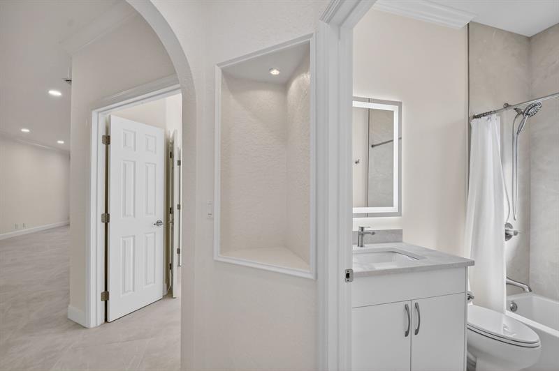 10664 Royal Caribbean Circle Boynton Beach FL 33437