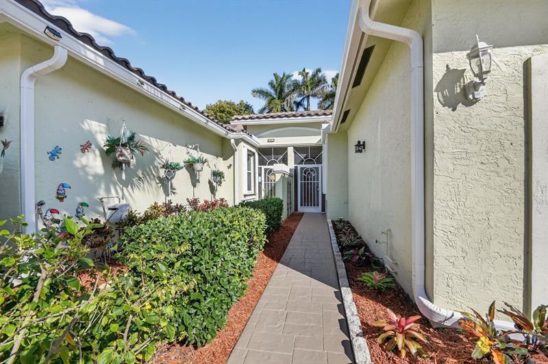 10664 Royal Caribbean Circle Boynton Beach FL 33437