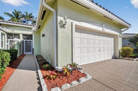 10664 Royal Caribbean Circle Boynton Beach FL 33437