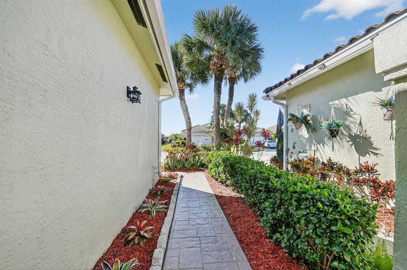 10664 Royal Caribbean Circle Boynton Beach FL 33437