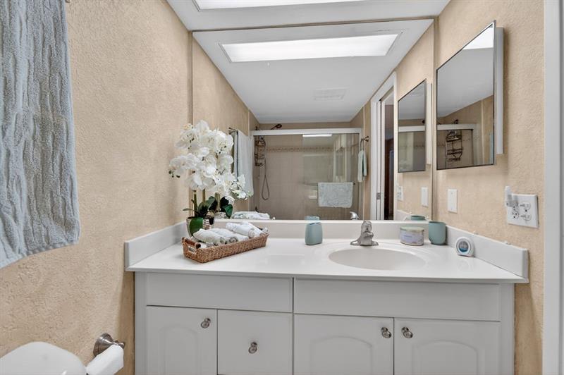 575 Oaks Lane Pompano Beach FL 33069