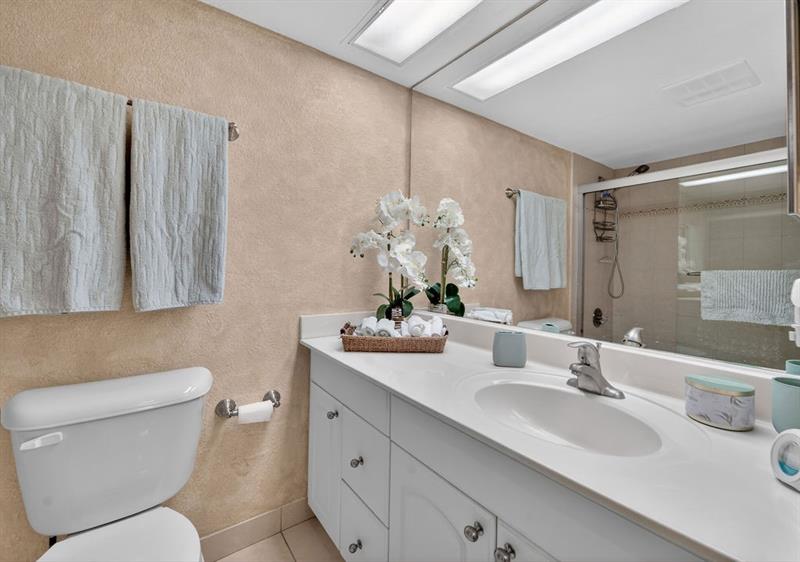 575 Oaks Lane Pompano Beach FL 33069