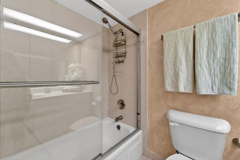 575 Oaks Lane Pompano Beach FL 33069