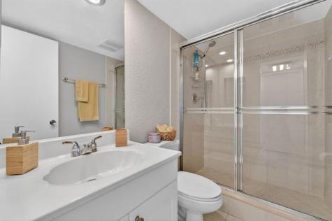 575 Oaks Lane Pompano Beach FL 33069