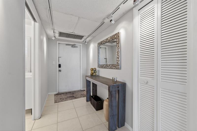 575 Oaks Lane Pompano Beach FL 33069