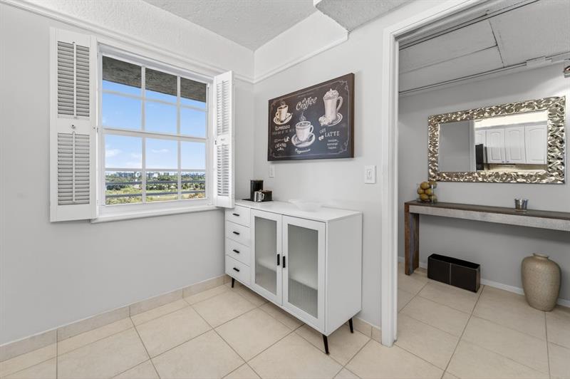 575 Oaks Lane Pompano Beach FL 33069