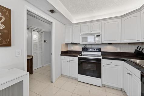 575 Oaks Lane Pompano Beach FL 33069