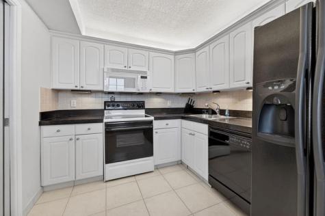 575 Oaks Lane Pompano Beach FL 33069