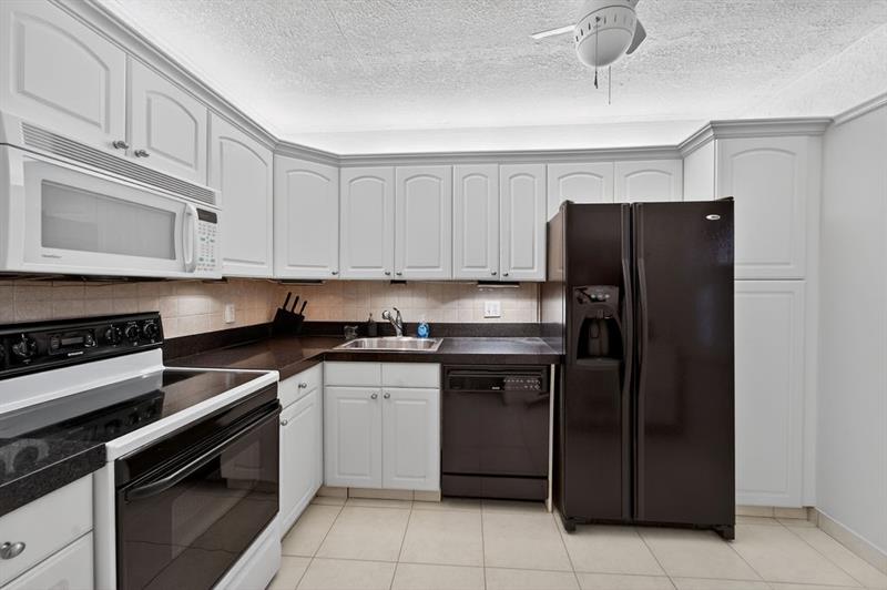 575 Oaks Lane Pompano Beach FL 33069