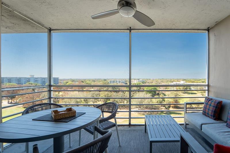 575 Oaks Lane Pompano Beach FL 33069