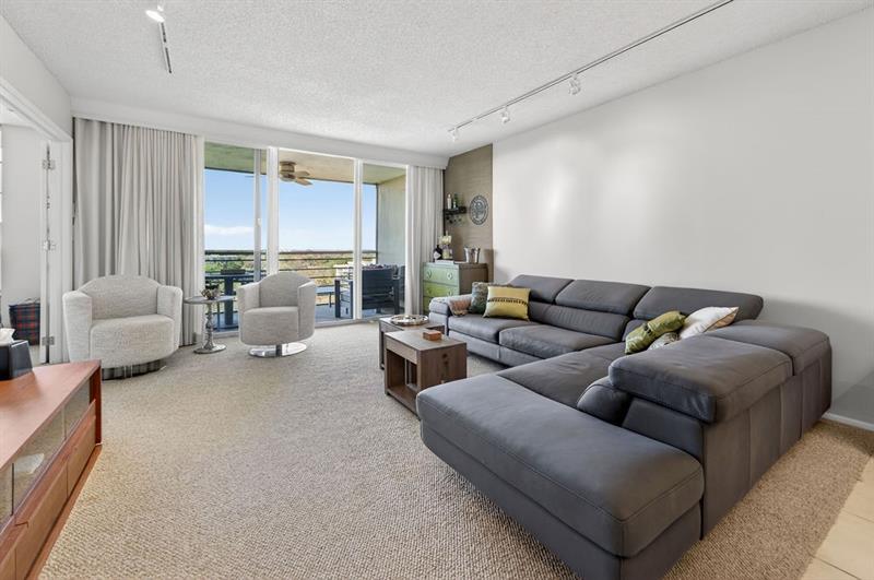 575 Oaks Lane Pompano Beach FL 33069