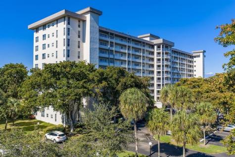 575 Oaks Lane Pompano Beach FL 33069