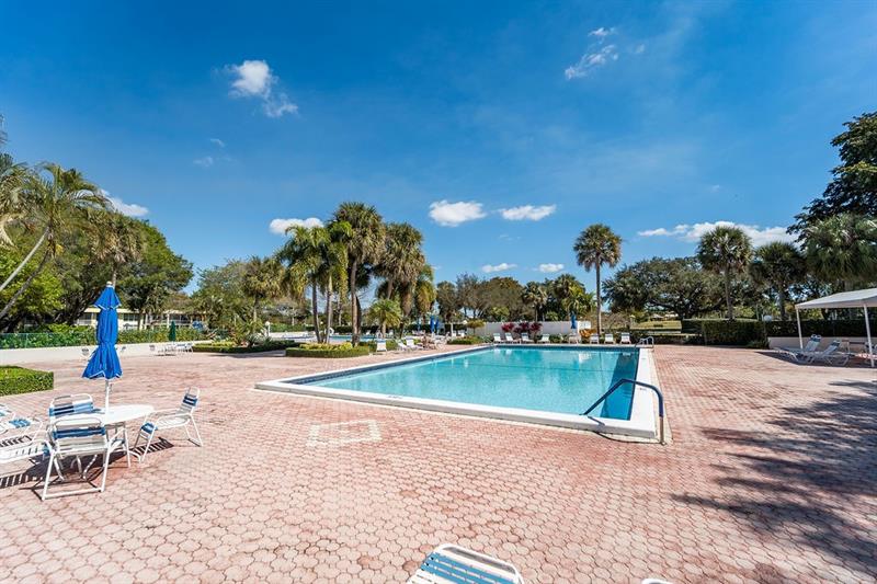 575 Oaks Lane Pompano Beach FL 33069