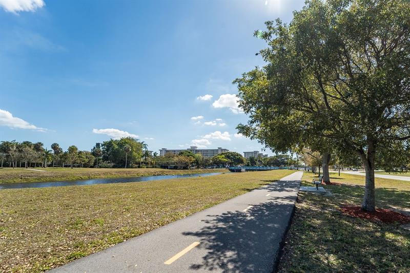 575 Oaks Lane Pompano Beach FL 33069