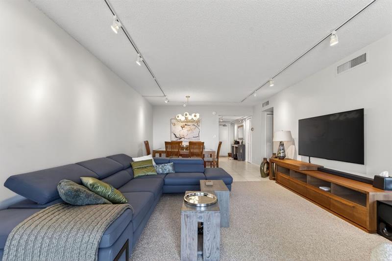 575 Oaks Lane Pompano Beach FL 33069