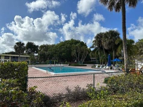 575 Oaks Lane Pompano Beach FL 33069
