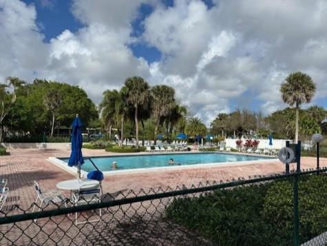 575 Oaks Lane Pompano Beach FL 33069